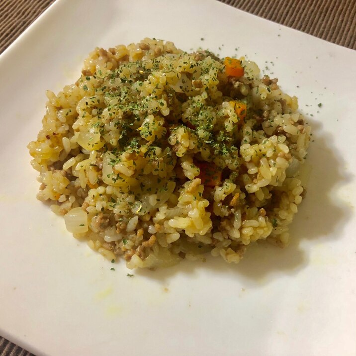 カレールーと残りご飯とひき肉でピラフ♡